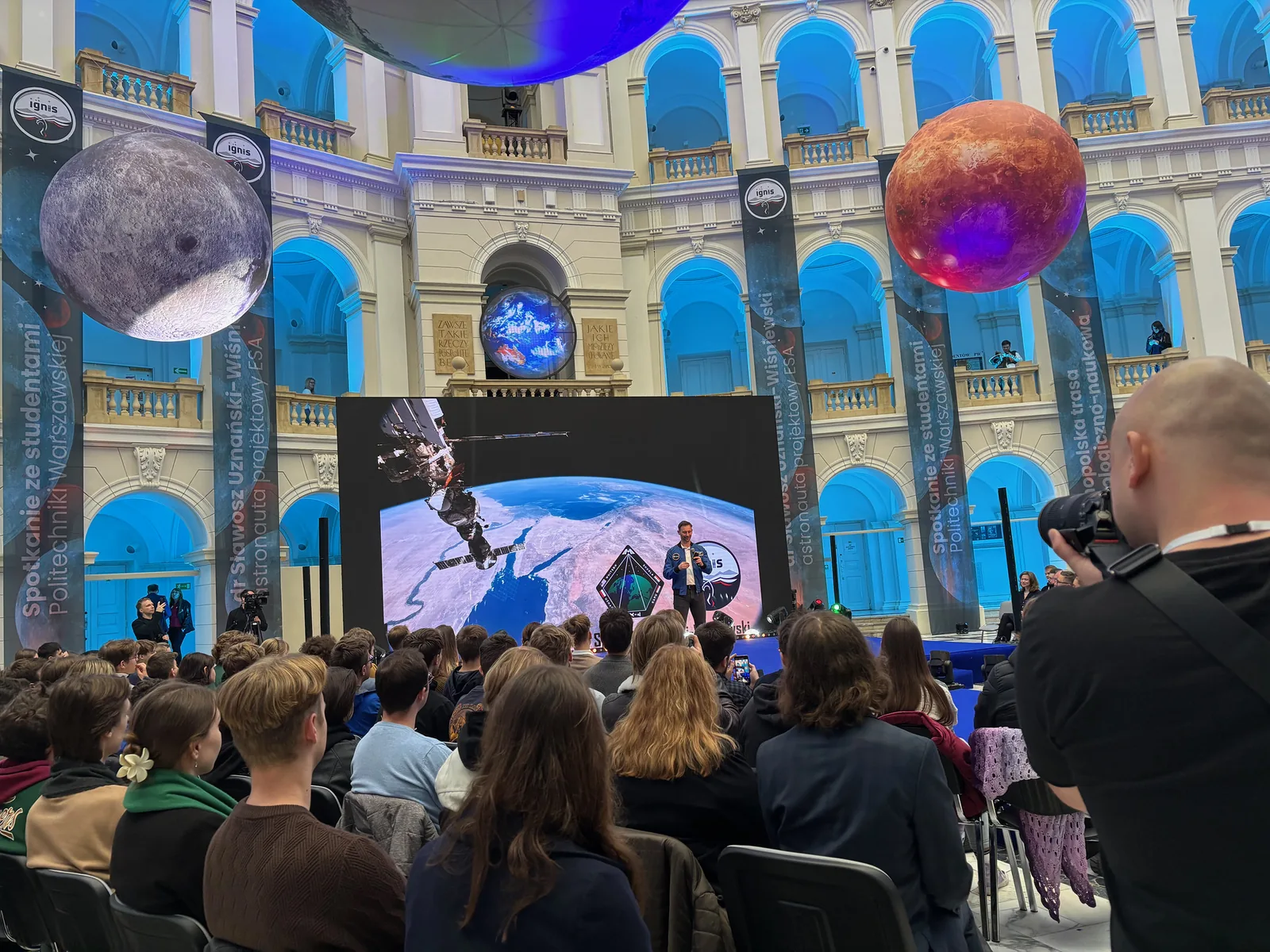 Polska Sięga Gwiazd — dmuchane planety LED, Politechnika Warszawska